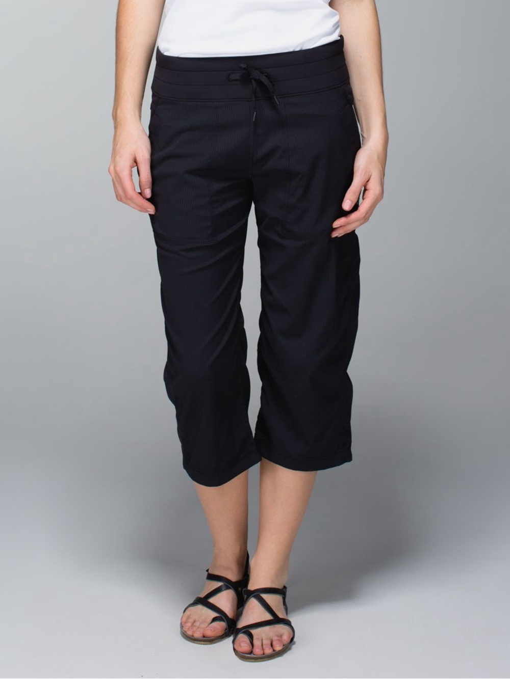 Lululemon Studio Crop - Black - size 10  W6601S